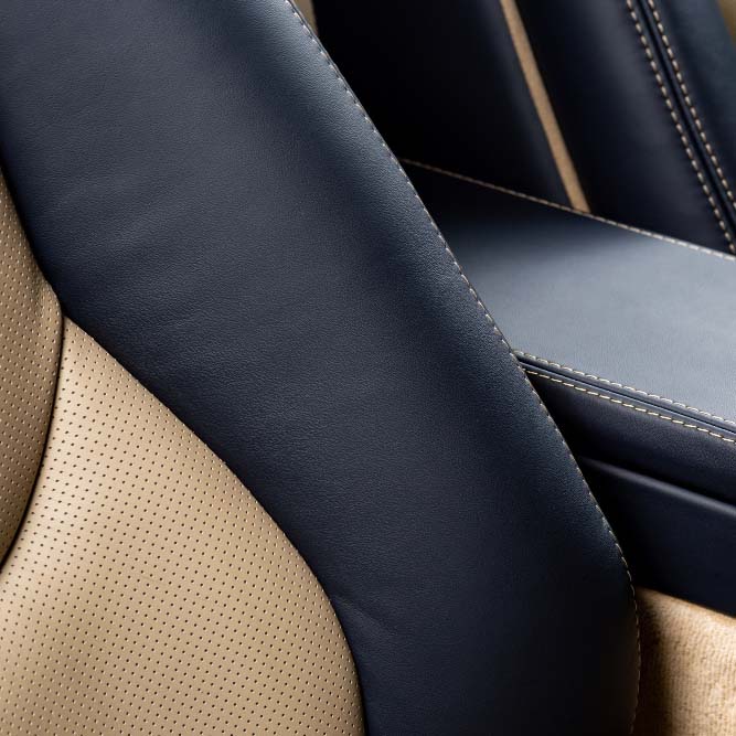 Farverigt patchwork bilsædebetræk